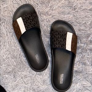 MICHAEL KORS SLIDES